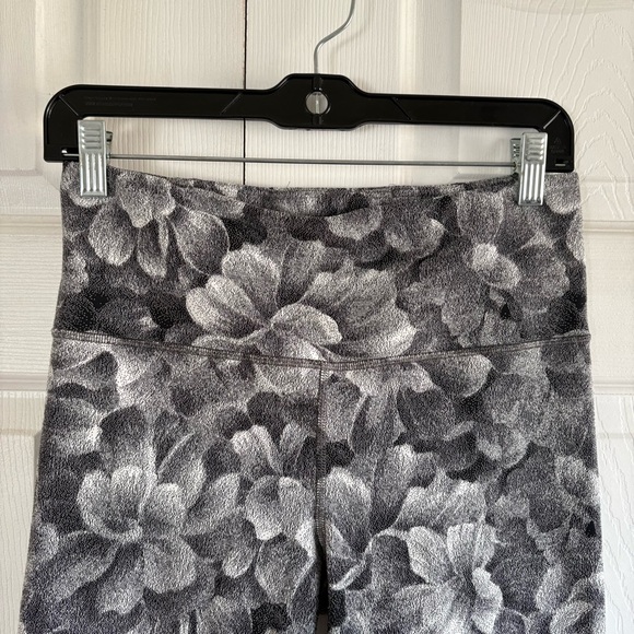 Athleta Elation Textured Tight M Chakra Floral Black White Gym Yoga Pilates Soft - Picture 3 of 7
